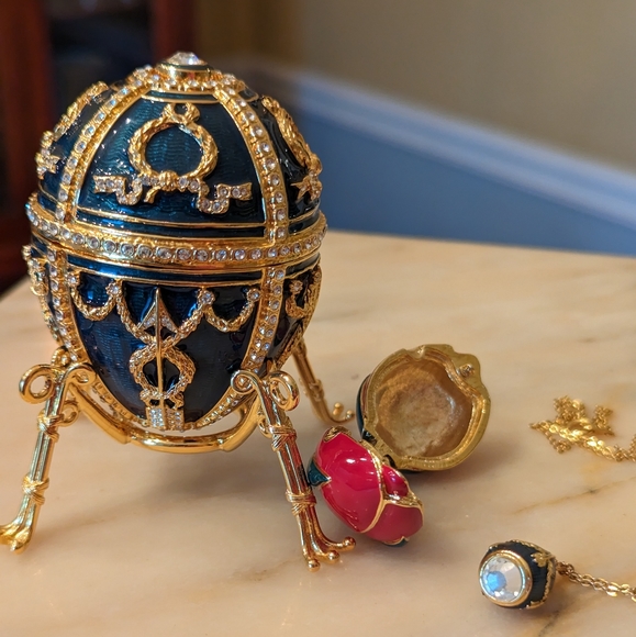 Neiman Marcus Fabrege Rosebud Egg w/Necklass, blue/gold 2003 - Picture 2 of 4